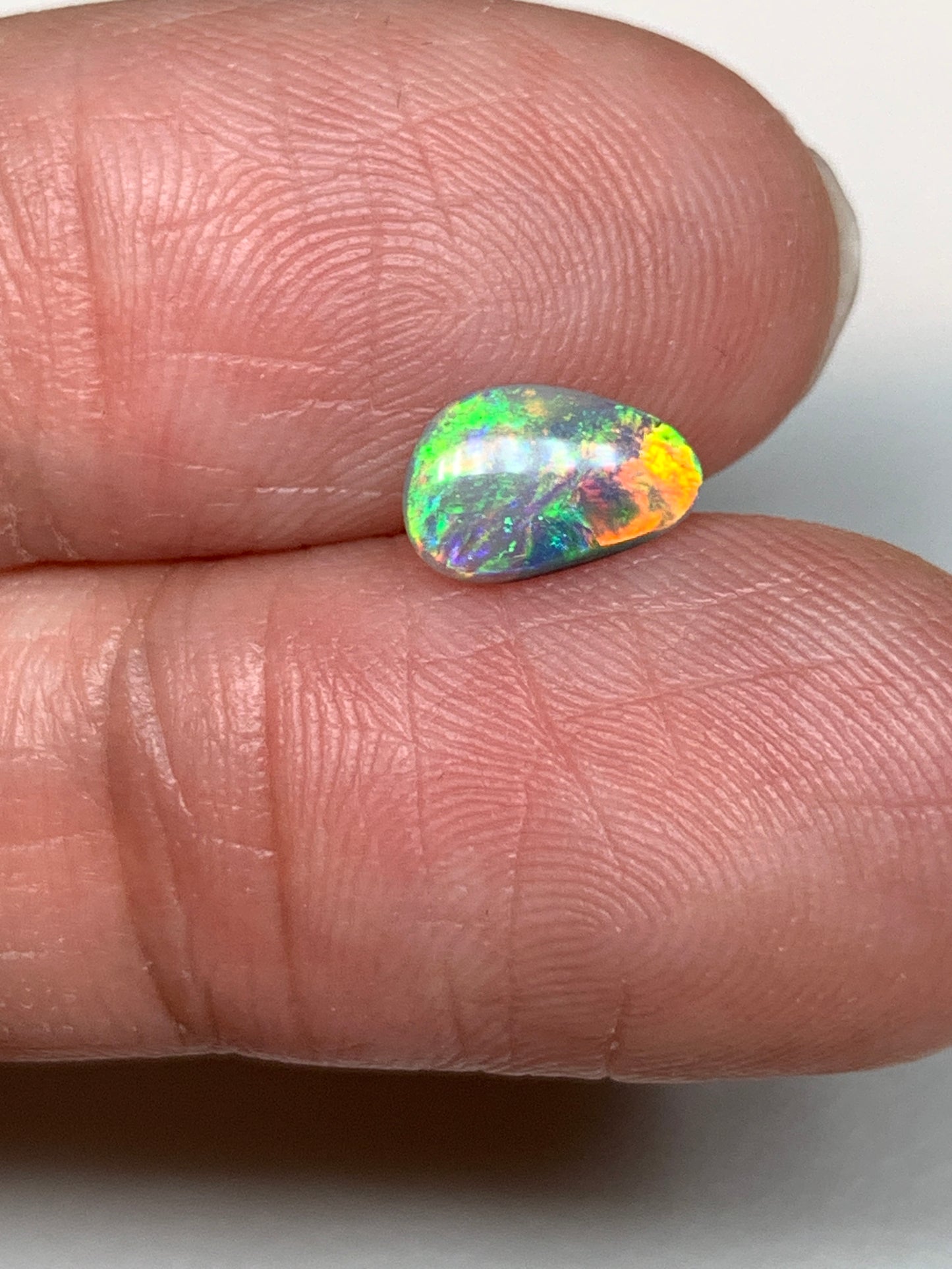 Extra Brilliant. Lightning Ridge Solid Opal. 0.38 Ct