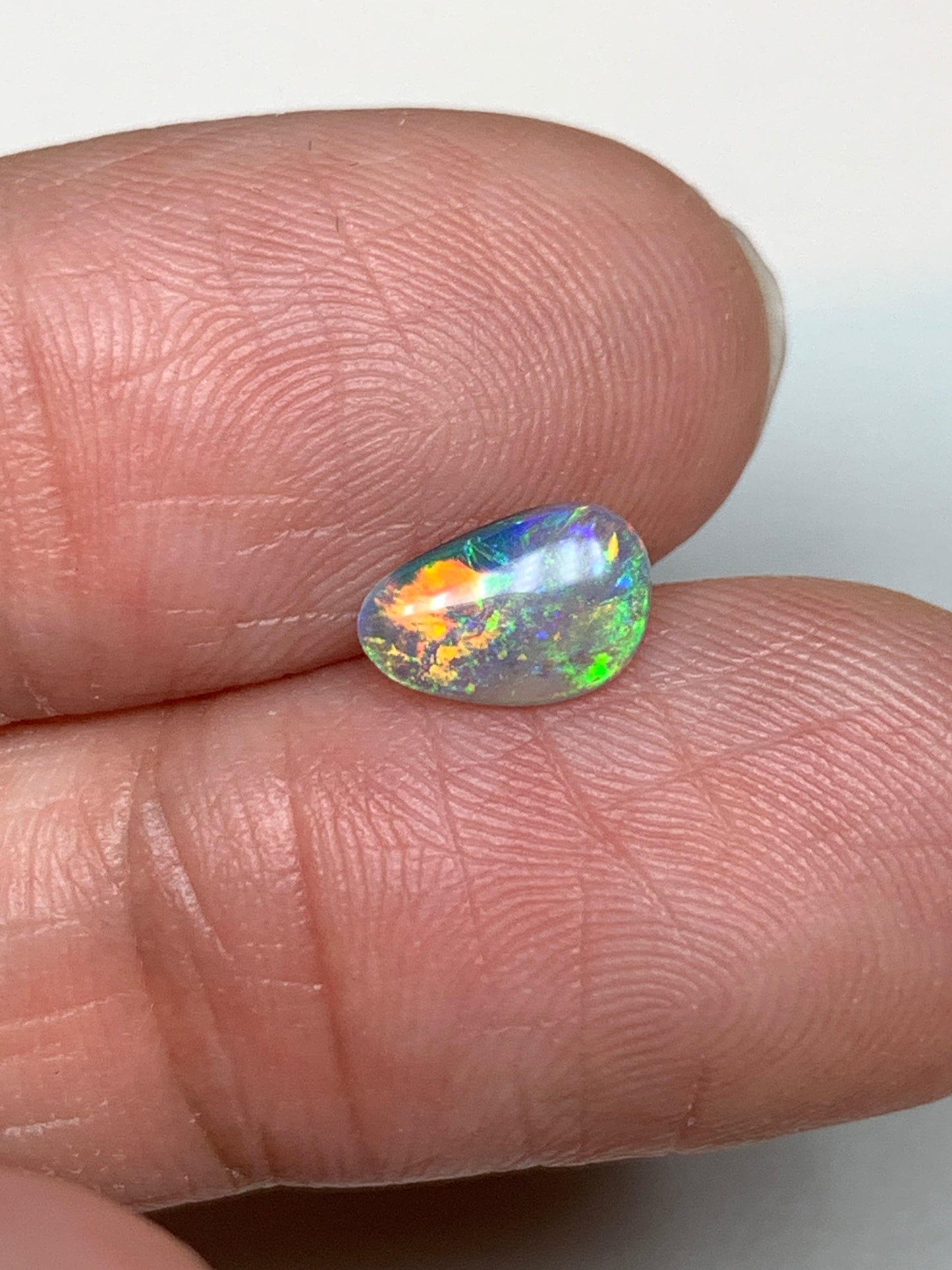 Extra Brilliant. Lightning Ridge Solid Opal. 0.38 Ct
