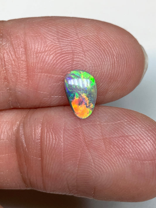 Extra Brilliant. Lightning Ridge Solid Opal. 0.38 Ct