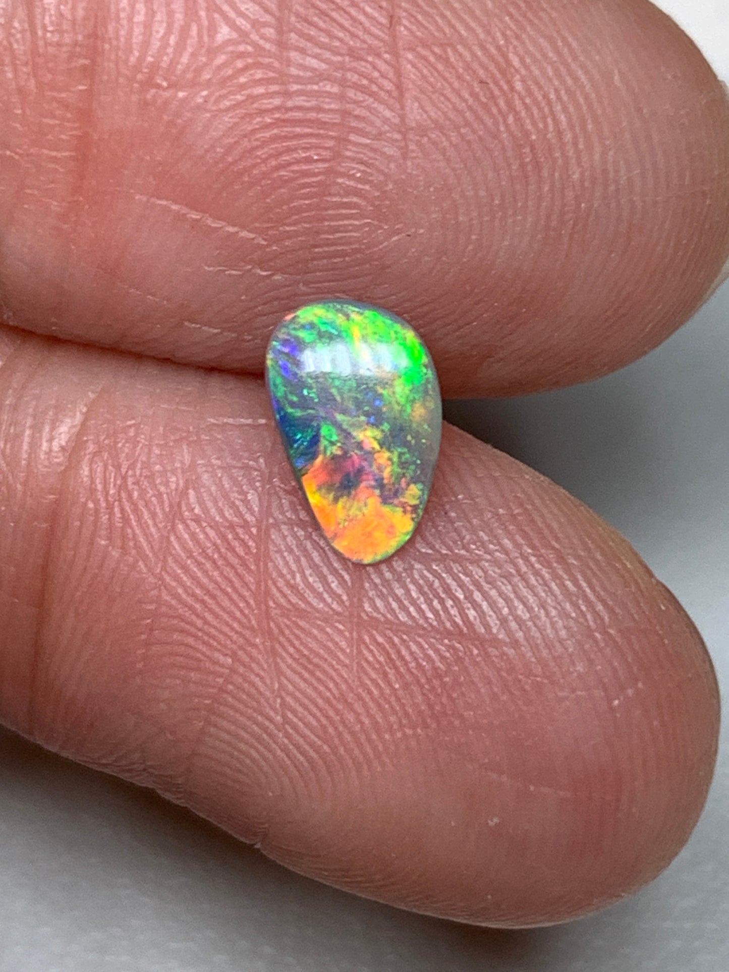 Extra Brilliant. Lightning Ridge Solid Opal. 0.38 Ct