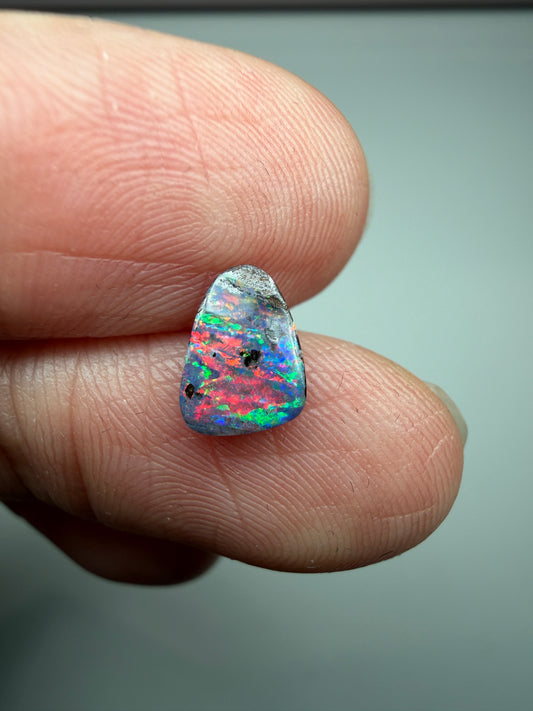 Red Display. Solid Boulder Opal. 0.98 Ct