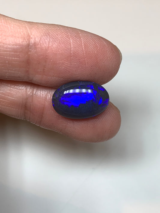 Dazzling Blue Violets. Lightning Ridge Black Opal. 3.33 Ct