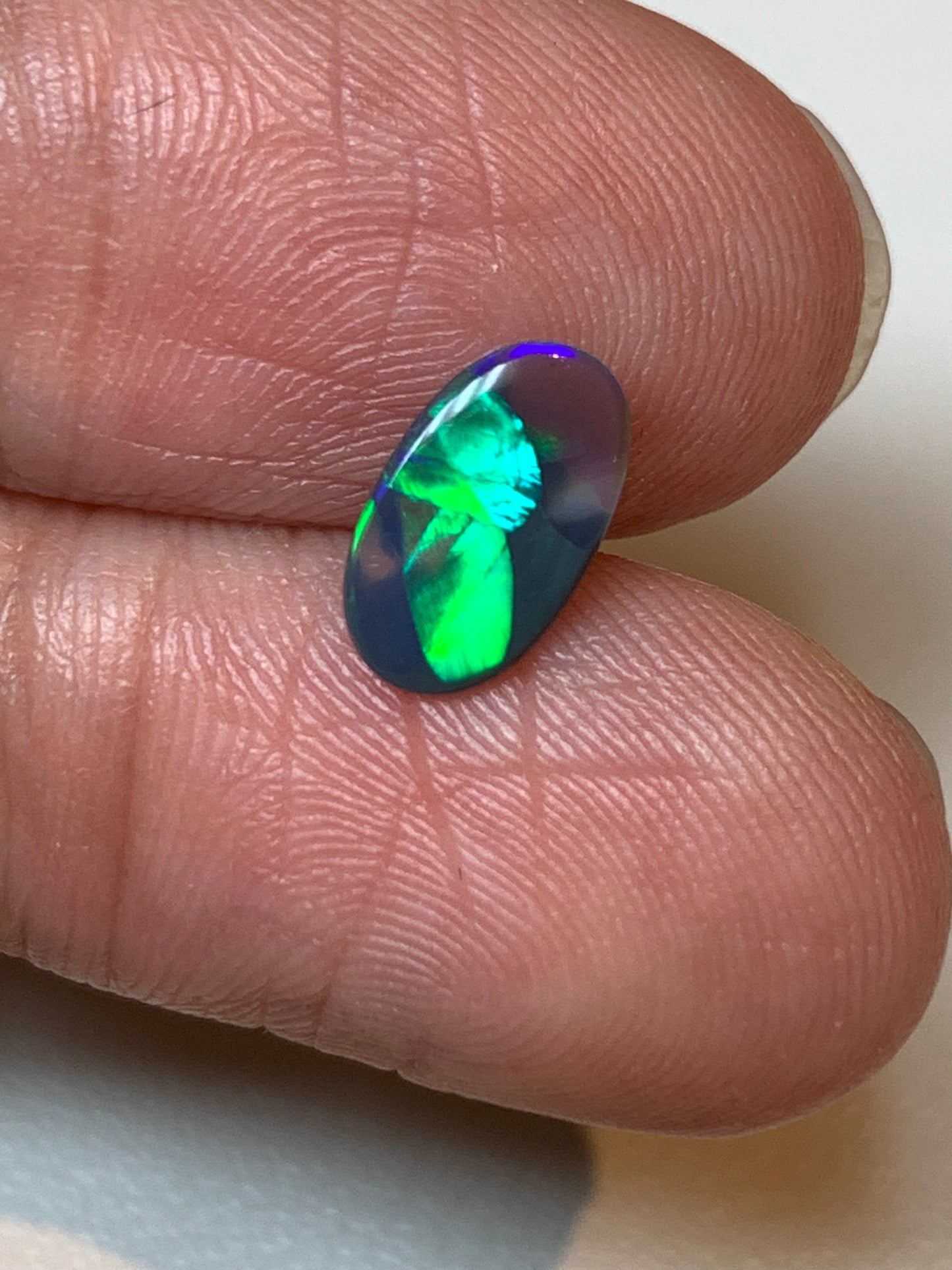 Flashy Green. Lightning Ridge Black Opal. 0.54 Ct