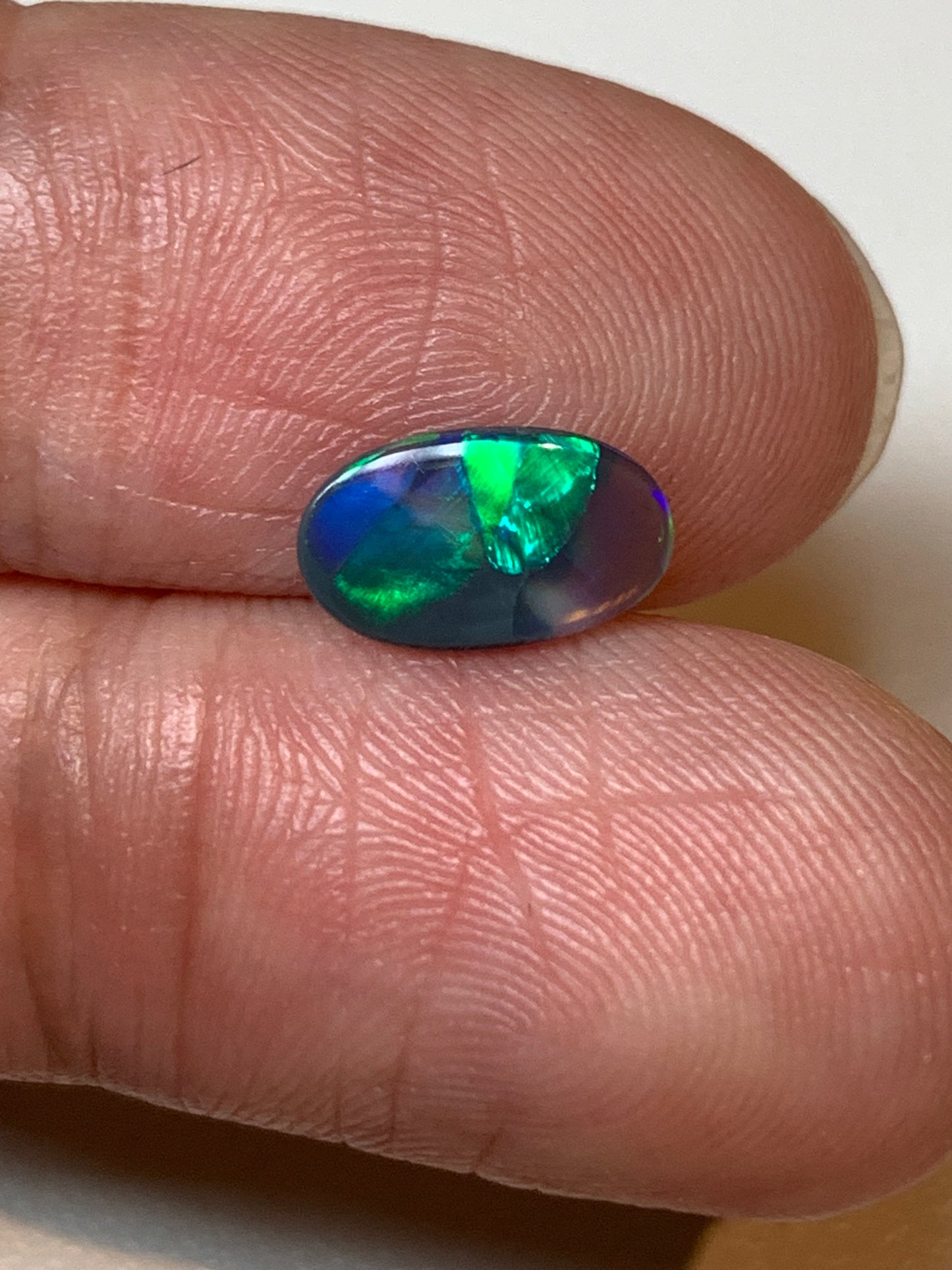Flashy Green. Lightning Ridge Black Opal. 0.54 Ct