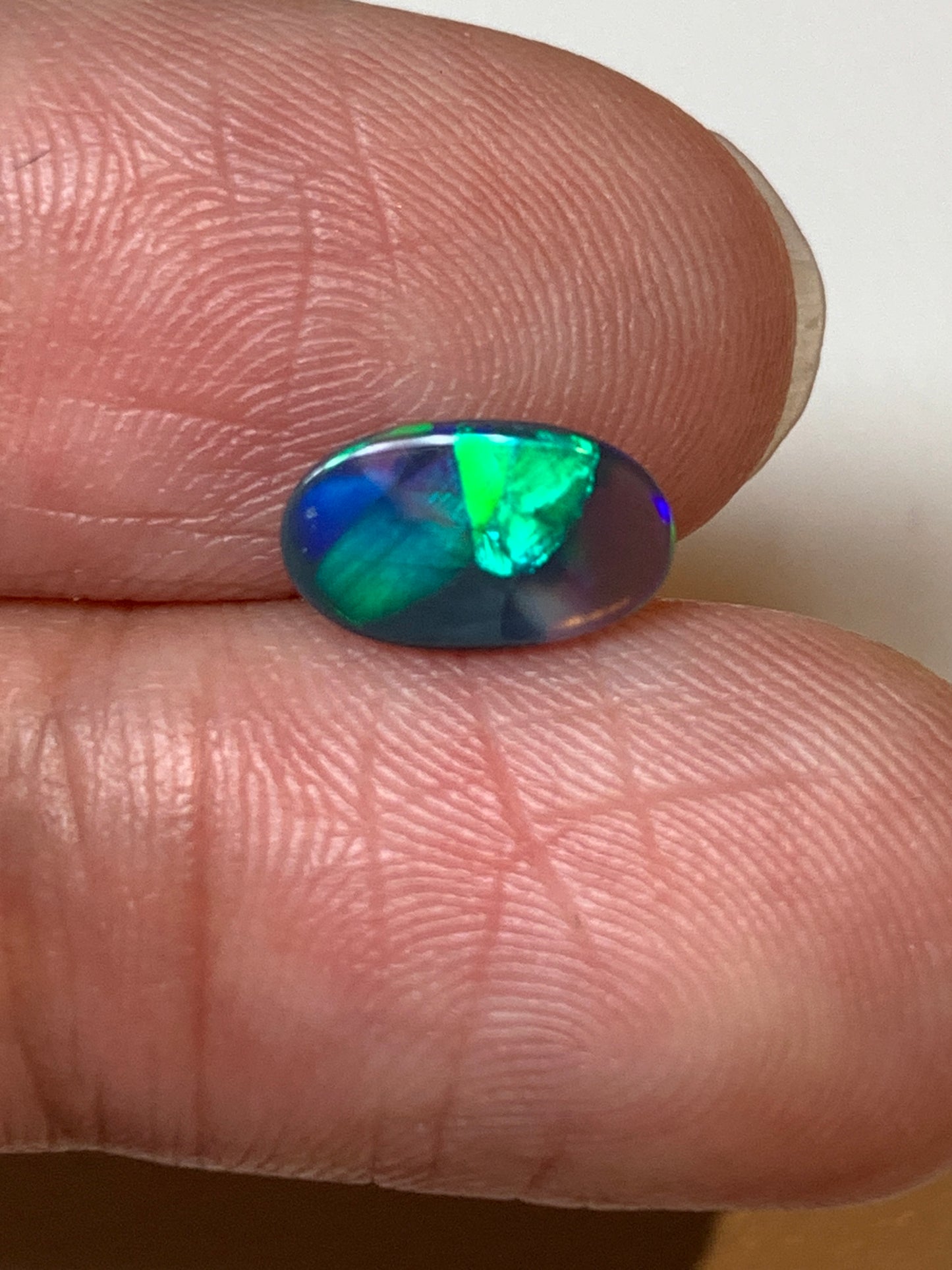 Flashy Green. Lightning Ridge Black Opal. 0.54 Ct