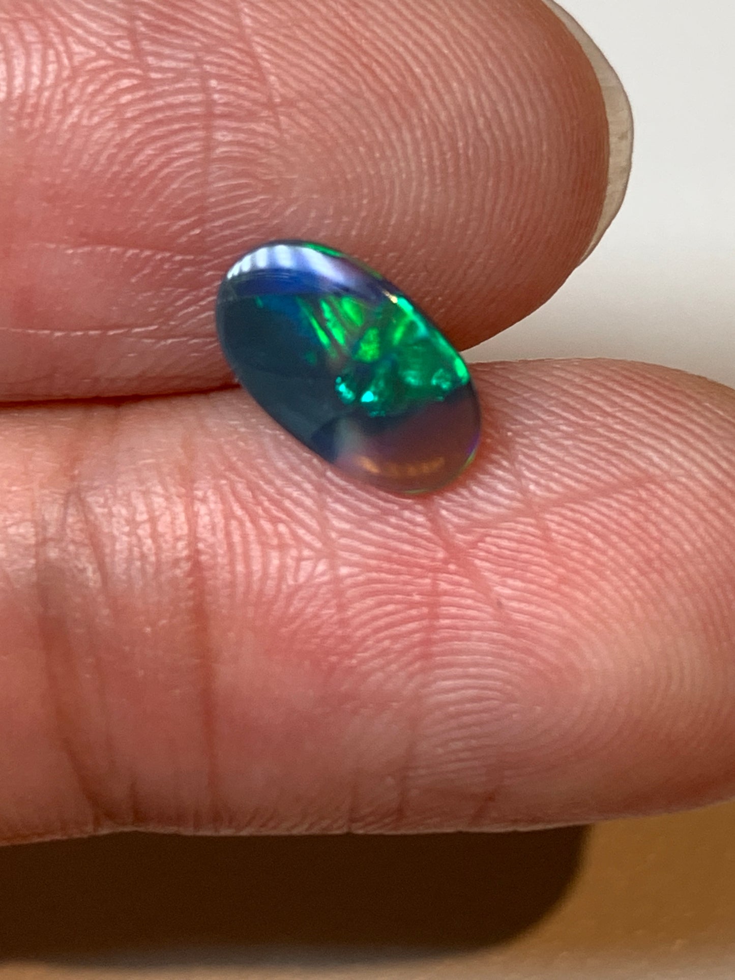 Flashy Green. Lightning Ridge Black Opal. 0.54 Ct